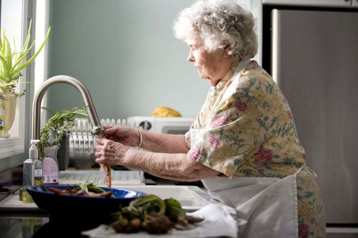 elderly-woman-in-kitchen